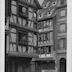 "Strasbourg. 139A. Marché-aux-cochons-de-lait." une rue de la ville avec façades à colombages