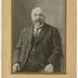 "Mr Nicolas Toussaint" portrait en demi hauteur d'un homme en studio