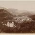 "P.1.N. N°15893. Varallo Sesia. Piemonte" vue panoramique sur la ville de Varallo Sesia avec le Sacro Monte en arrière-plan