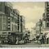 "Charleroi - Rue de la Montagne" vue sur les enseignes des magasins et les passants dans la rue de la Montagne