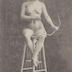 jeune femme nue assise sur guéridon, arc à flèche dans mains